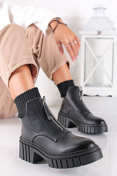 Ankle boots with front zip - Black