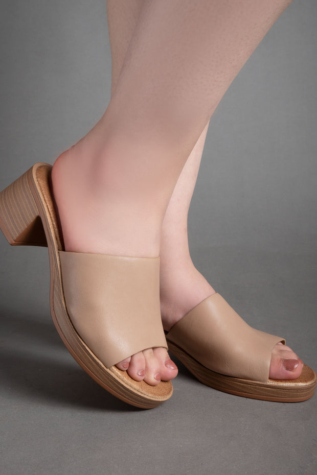 Modern Minimalist Sandals - Khaki