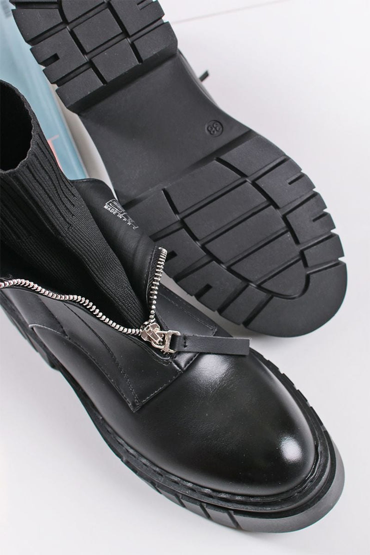 Ankle boots with front zip - Black
