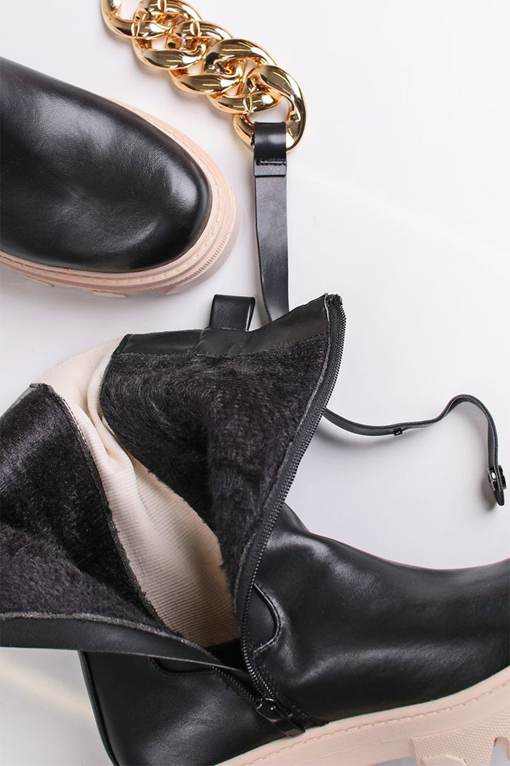 Molly Ankle boot with chain